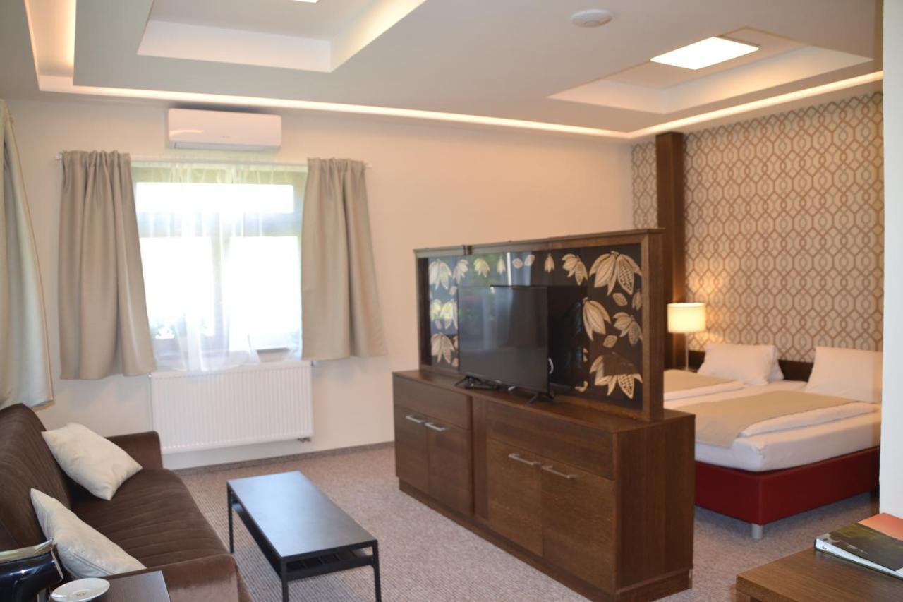 Wellness Hotel Svachovka Mírkovice Exteriör bild