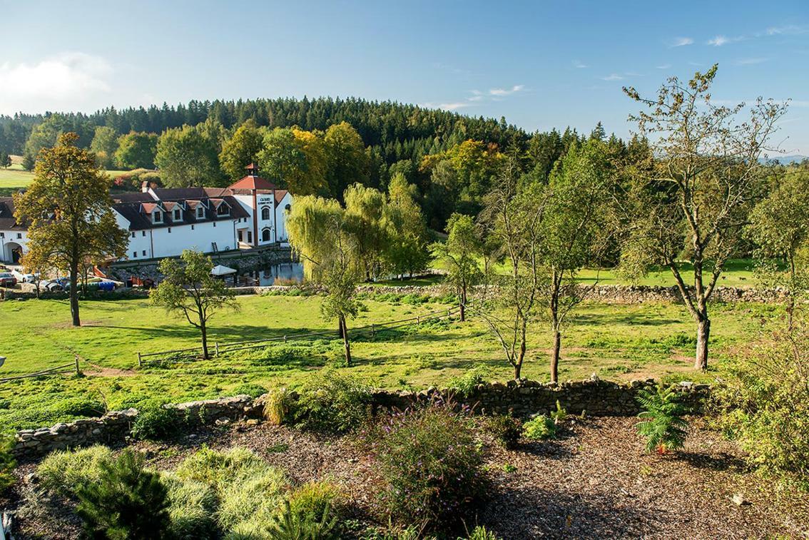 Wellness Hotel Svachovka Mírkovice Exteriör bild